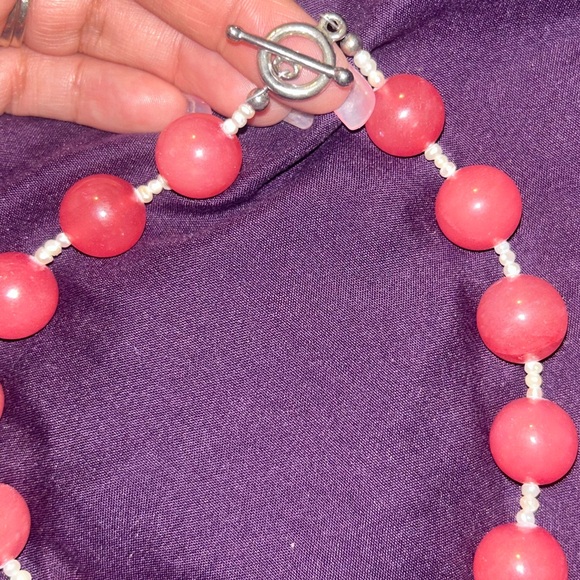 Pink natural stone and mother of pearl necklace - Picture 4 of 4